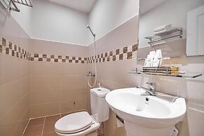 Bin Bin Hotel 2 - Near Him Lam D7