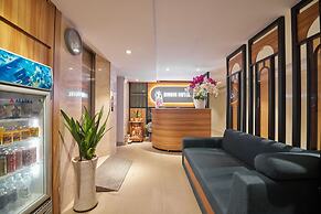 Bin Bin Hotel 2 - Near Him Lam D7