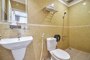 Bin Bin Hotel 2 - Near Him Lam D7