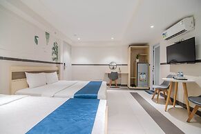 BinBin Hotel 5 - Near Lotte Mart D7