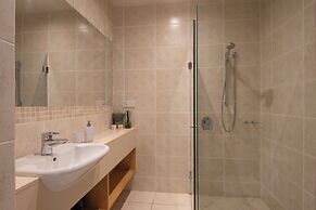 Pavillion 17 - Waterfront Spacious 4 Bedroom With Own Inground Pool An