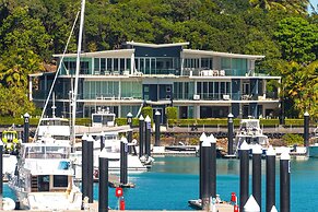 Pavillion 17 - Waterfront Spacious 4 Bedroom With Own Inground Pool An