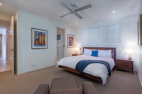 Pavillion 17 - Waterfront Spacious 4 Bedroom With Own Inground Pool An