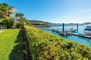 Pavillion 17 - Waterfront Spacious 4 Bedroom With Own Inground Pool An