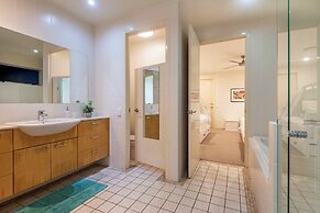 Pavillion 17 - Waterfront Spacious 4 Bedroom With Own Inground Pool An