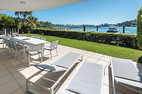 Pavillion 17 - Waterfront Spacious 4 Bedroom With Own Inground Pool An