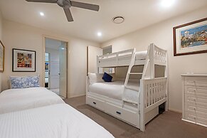 Pavillion 17 - Waterfront Spacious 4 Bedroom With Own Inground Pool An