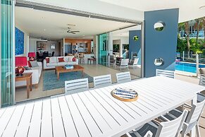 Pavillion 17 - Waterfront Spacious 4 Bedroom With Own Inground Pool An