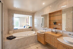 Pavillion 17 - Waterfront Spacious 4 Bedroom With Own Inground Pool An