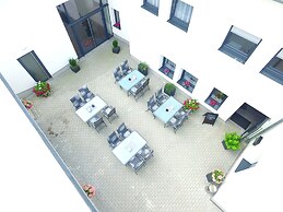 Fast Lane Hotel