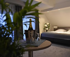 Fast Lane Hotel