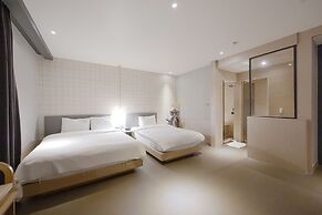 Hound Hotel Seomyeon - Bumcheon