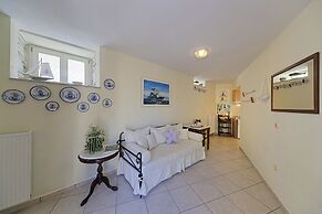 Antouanetta Apartments