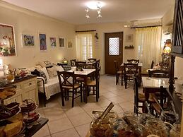 Antouanetta Apartments