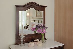 Antouanetta Apartments