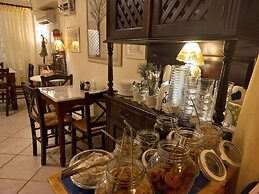 Antouanetta Apartments