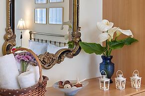 Antouanetta Apartments