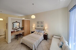 Antouanetta Apartments