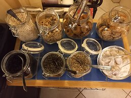 Antouanetta Apartments