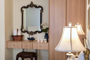 Antouanetta Apartments