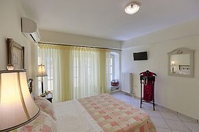 Antouanetta Apartments