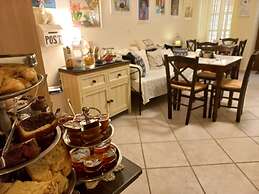 Antouanetta Apartments