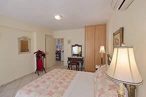 Antouanetta Apartments