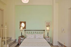 Antouanetta Apartments