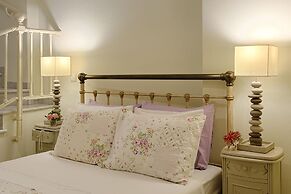 Antouanetta Apartments