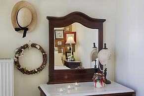 Antouanetta Apartments