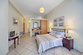 Antouanetta Apartments