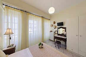 Antouanetta Apartments