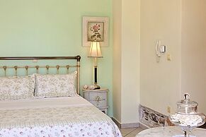 Antouanetta Apartments