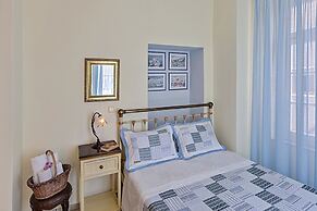 Antouanetta Apartments