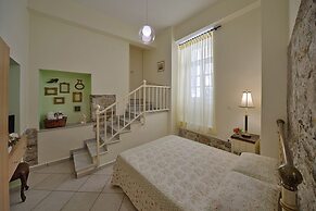 Antouanetta Apartments