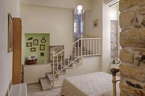 Antouanetta Apartments