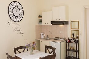 Antouanetta Apartments