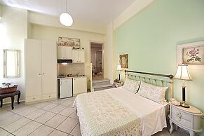 Antouanetta Apartments