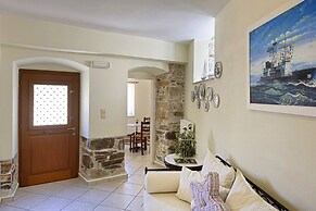 Antouanetta Apartments