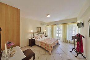 Antouanetta Apartments