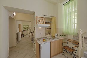 Antouanetta Apartments