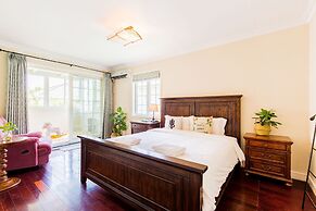 Cambridge Villa with 5 BRs