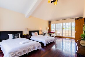 Cambridge Villa with 5 BRs