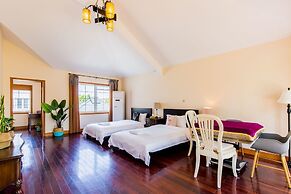 Cambridge Villa with 5 BRs