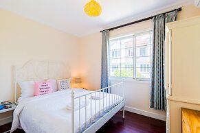 Cambridge Villa with 5 BRs