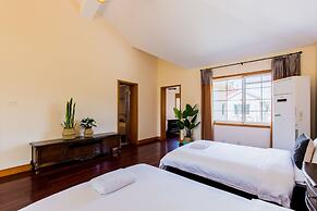 Cambridge Villa with 5 BRs