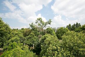 Cambridge Villa with 5 BRs