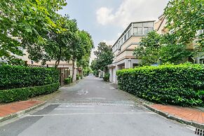 Cambridge Villa with 5 BRs