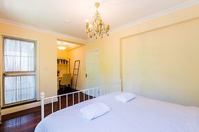 Cambridge Villa with 5 BRs