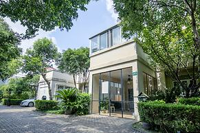 Cambridge Villa with 5 BRs